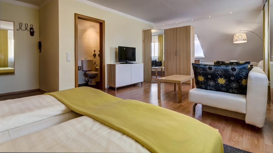 Bedroom 4, Hotel Restaurant Weihenstephaner Stuben, Landshut