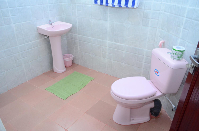 Bathroom 4, Jayasinghe Holiday Resort, Katharagama