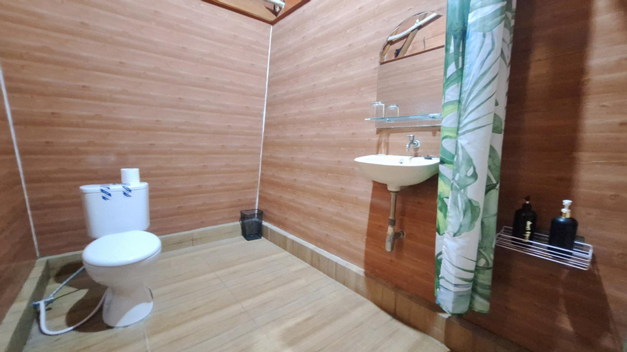 Bathroom 16