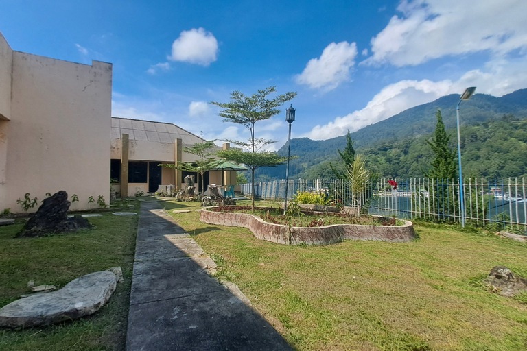 Exterior & Views 13