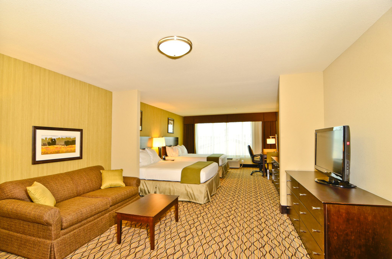 Holiday Inn Express & Suites WILLISTON Room Type - 2 Queen Beds Suite Sofa Bed