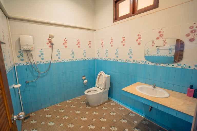 Bathroom 11
