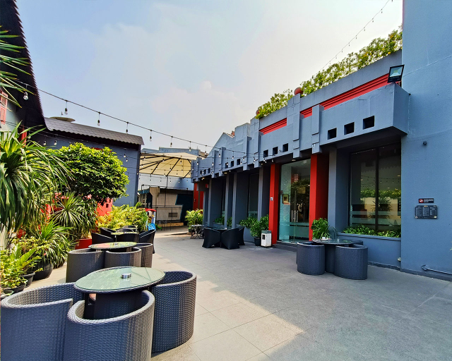 Exterior & Views 18