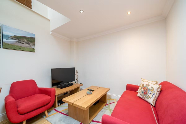 Others 5, Great flat near St Pauls Cathedral, London
