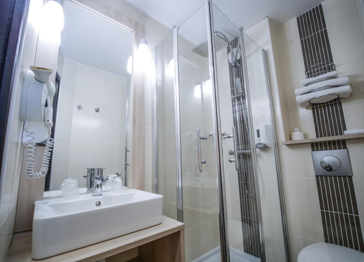 Bathroom 3, Hotel Inn Design & Restaurant Rochefort, Charente-Maritime