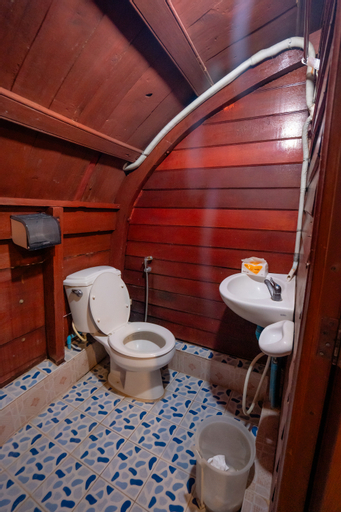 Bathroom 11