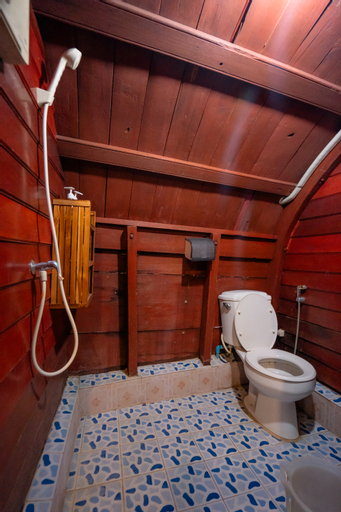 Bathroom 10