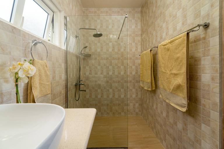 Bathroom 3, TOP VIEW RETREAT SELFCATERING