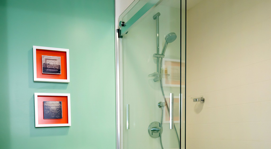 Bathroom 16