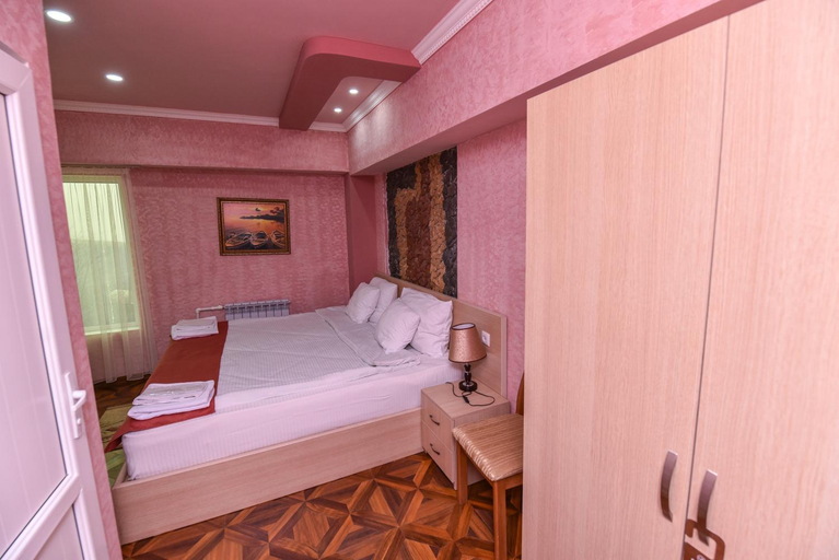 Others 5, Gayane Hotel
