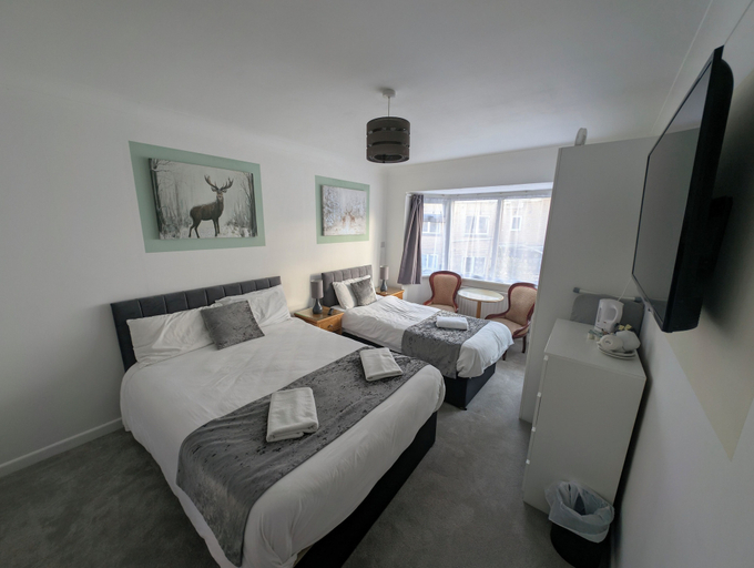 Bedroom 3, Cecil Court Hotel, Poole