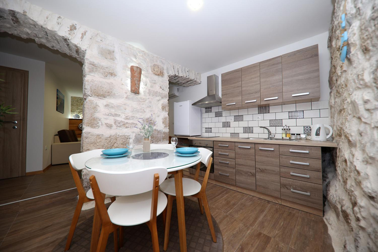 Others 2, Apartmani Dvor Betina, Murter