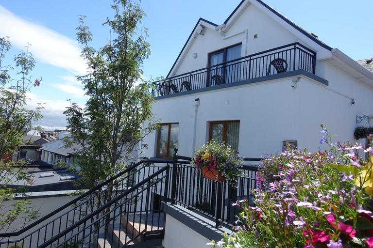 Others 3, Donegan Court Aparthotel