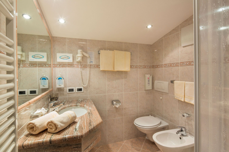 Bathroom 5, Maria Hotel, Bolzano