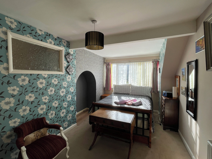 Bedroom 2, Sheffield's 3BR Retreat, Sheffield