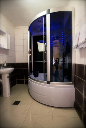 Bathroom 4, Hotel Zelengora, Foča