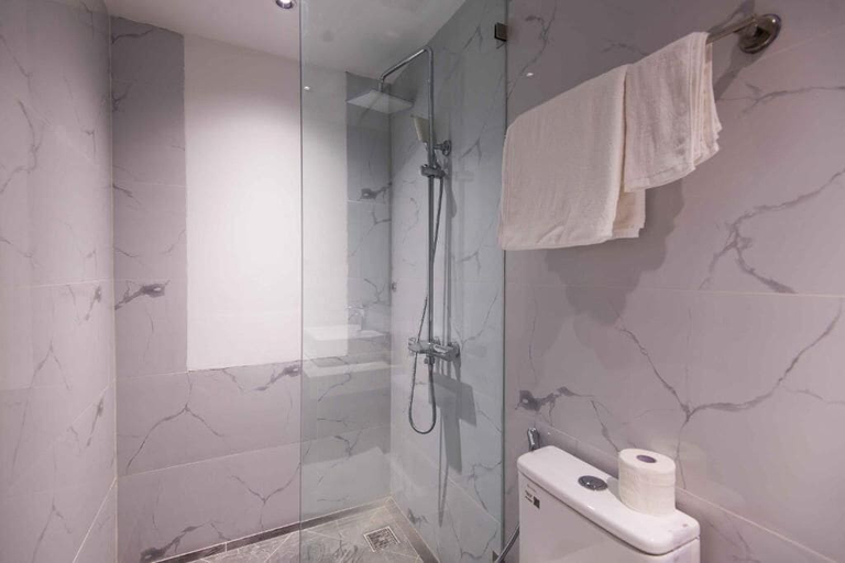 Bathroom 4, Luxe Paradise Suites Hotel Hoang Cau, Đống Đa