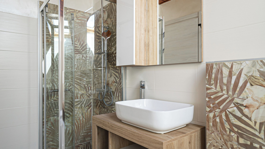 Bathroom 4, Rovani 14, Monza and Brianza