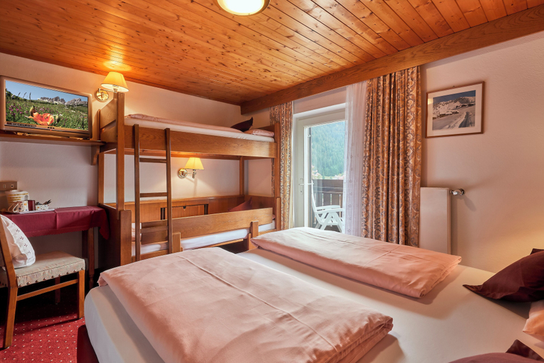 Bedroom 3, Maria Hotel, Bolzano