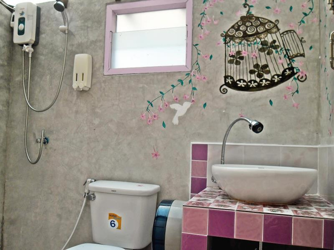 Bathroom 4, Pai Waan Resort, Pai
