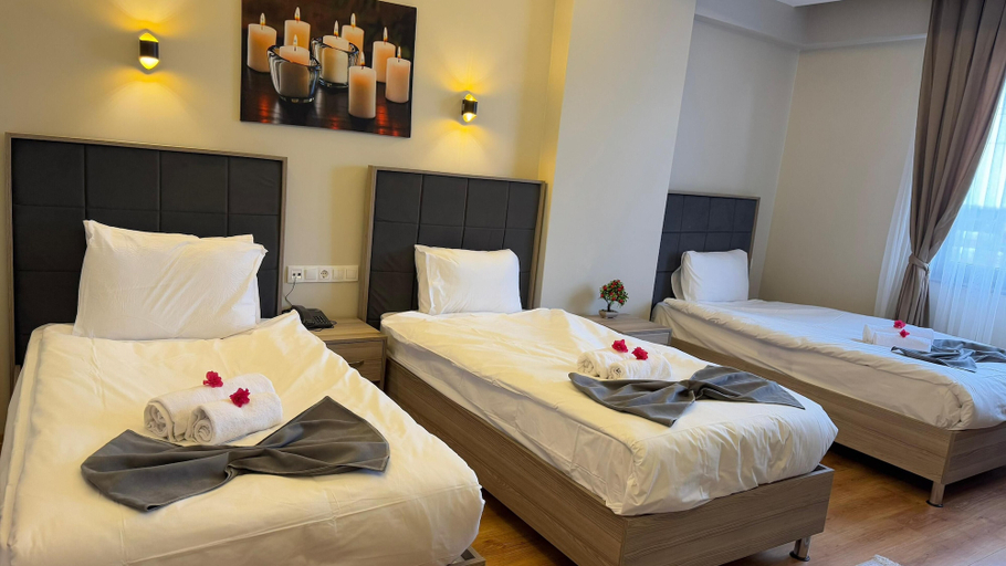 Bedroom 3, Lions Hotel, Karamürsel