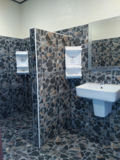 Bathroom 18