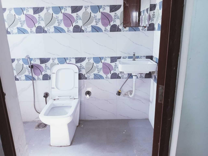 Bathroom, Hotel KB Villa, Gandhinagar