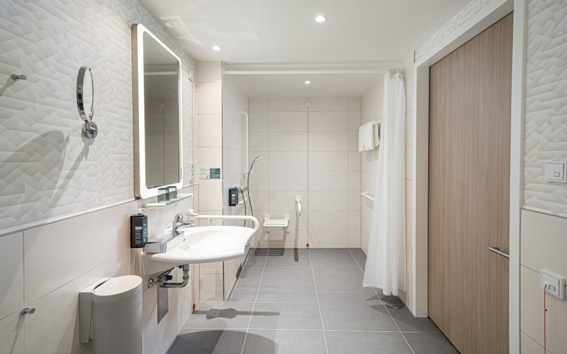 Bathroom 16