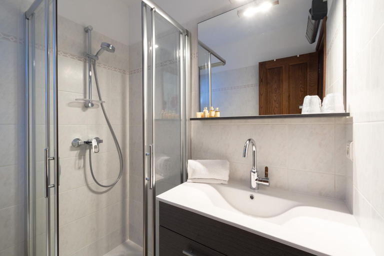 Bathroom, Casa Sant'Antone, Haute-Corse
