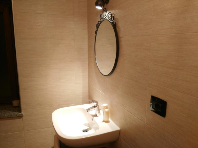 Bathroom 2, La Corte B&B, Torino