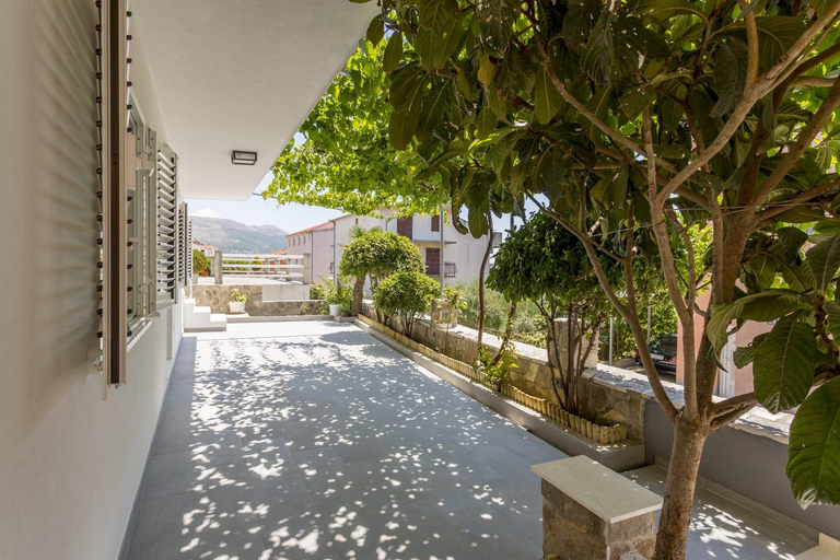 Others 3, Luxury Apartment Beyond, Split