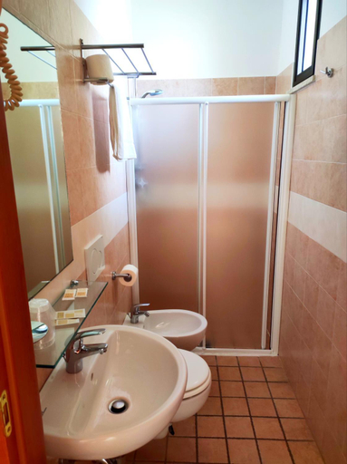 Bathroom 3, Hotel Zenith, Rimini