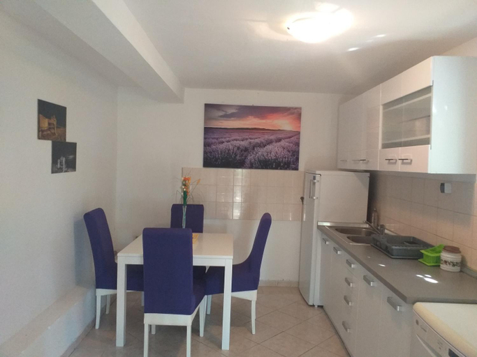 Others 4, Apartmani Branka, Ražanac