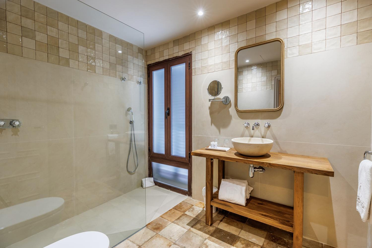 Bathroom 5, Hoposa Uyal 4 Sup, Baleares