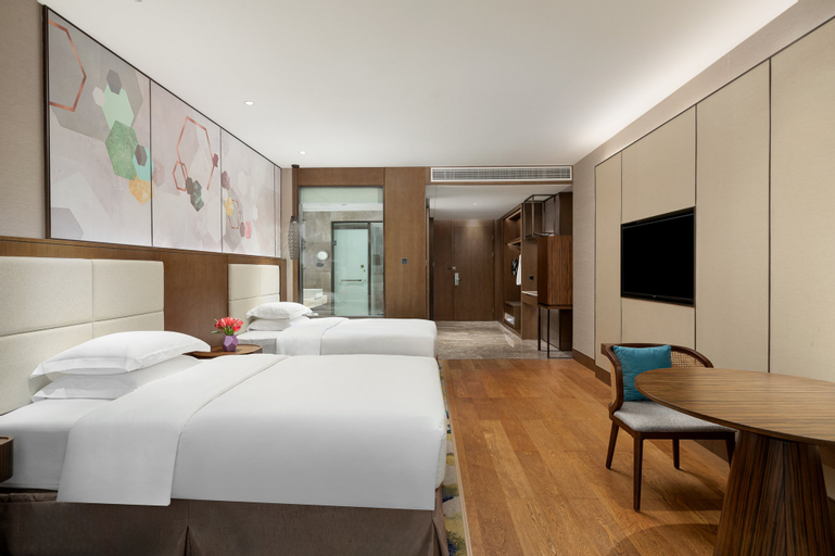 Crowne Plaza Beihai Silver Beach - Tap to explore photos