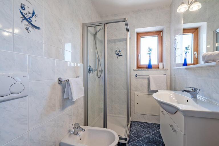 Bathroom 2, Alpegger, Bolzano