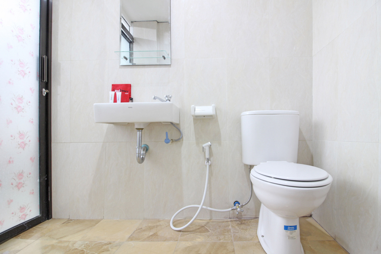 Bathroom 5, RedDoorz @ Jalan Ringroad Selatan, Bantul