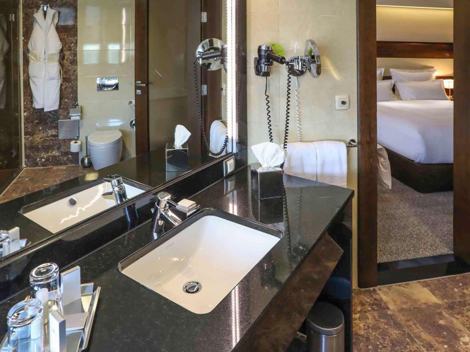 Bathroom 14