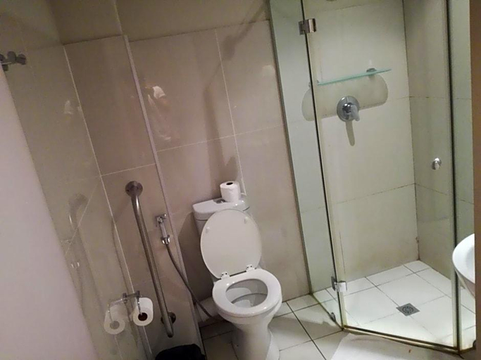 Bathroom 4, On the Park, eThekwini