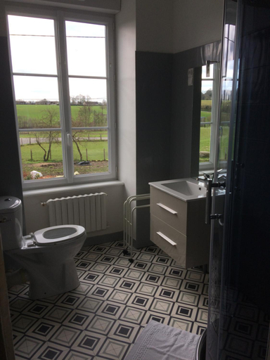 Others 3, Chambres " Orchidees ", Mayenne