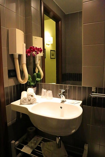 Bathroom 5, Hotel Felice, Roma