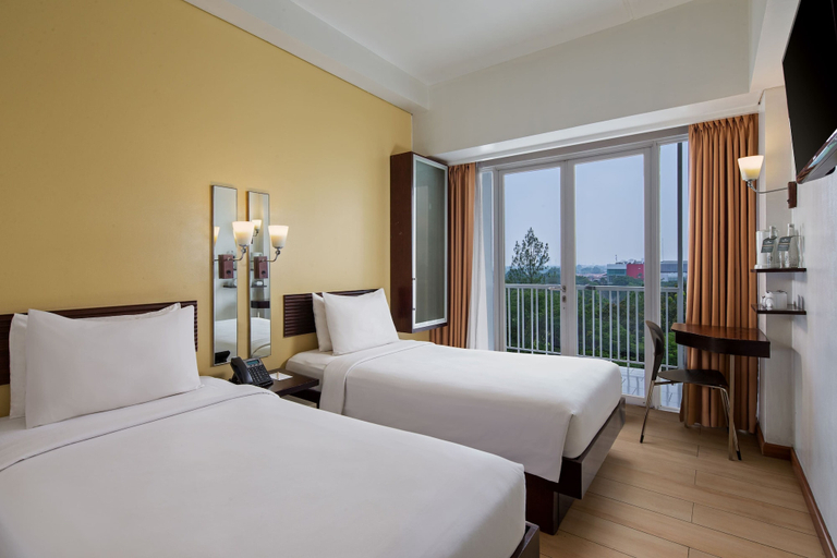 Bedroom 2, Hotel Santika BSD City, South Tangerang