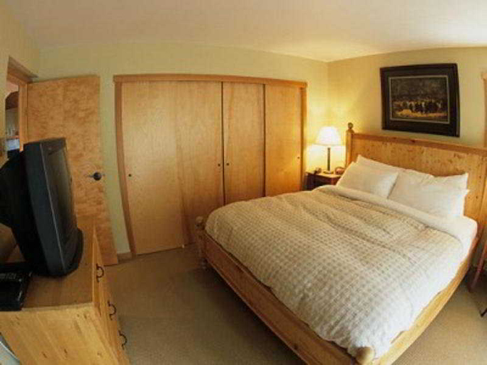 Bedroom 2, Whispering Pines, Columbia-Shuswap