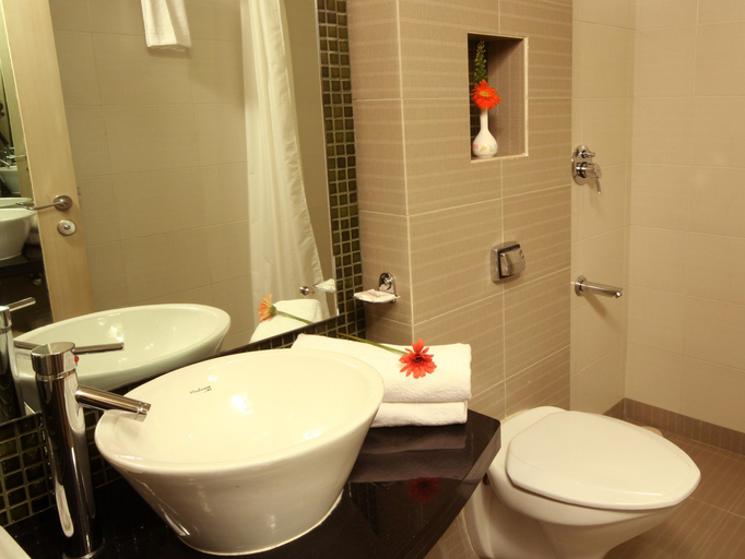 Bathroom, Treebo Archana Residency, Mumbai Suburban