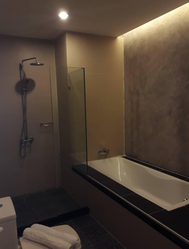 Bathroom, Water Park Hotel Kanchanaburi, Muang Kanchanaburi