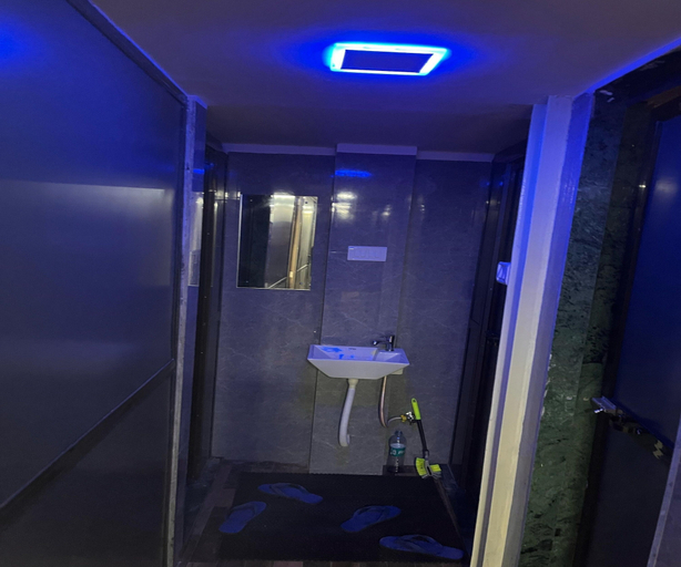 Bathroom 3, Golden Sands Dormitory & Single AC Rooms, Mumbai Suburban