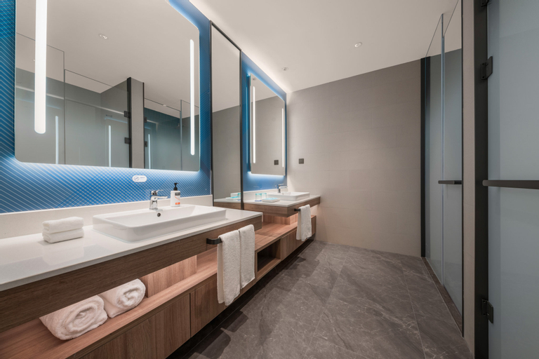 Bathroom 11