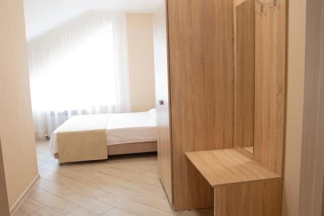 Others 2, Hotel na Svetloi, Lobnya