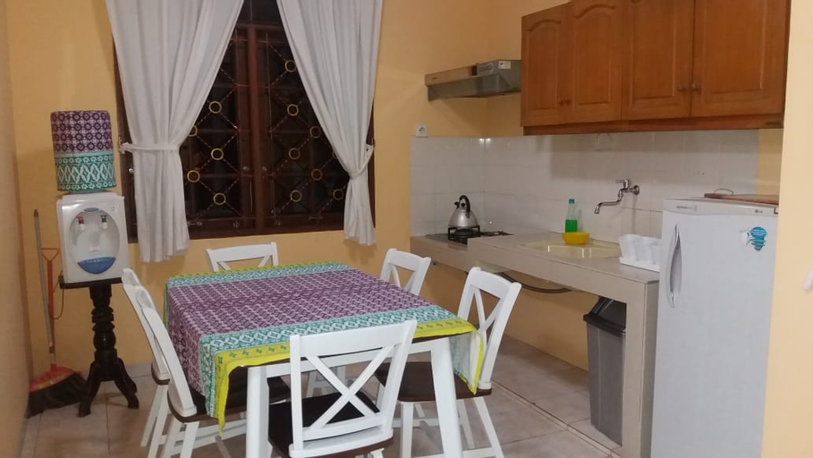 Dining Room 8