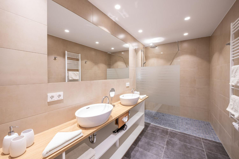 Bathroom 3, Hotel Loy, Liezen